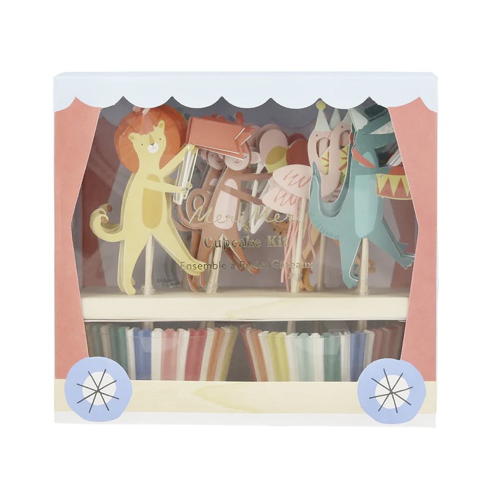 Meri Meri Tierparade Cupcake-Set ist verpackt in einem Zirkuswagen. Auf euren Muffins marschieren 4 musizierende Tiere