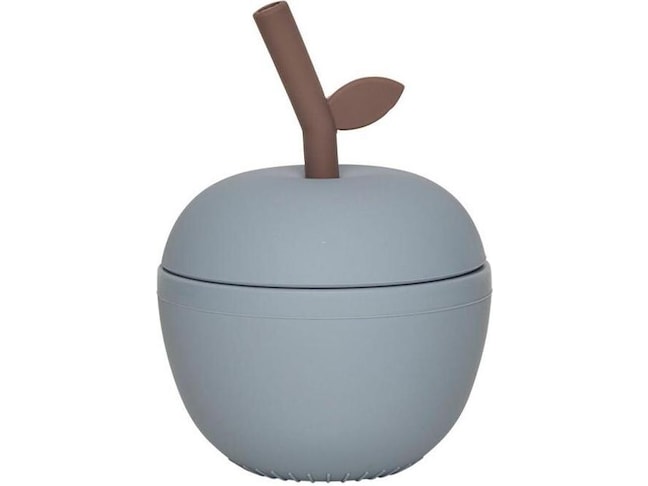 OYOY - Der Trinkbecher mit Strohhalm in Form eines Apfels vereint verspieltes Design mit hoher Funktionalität. Hergestellt aus 100% Silikon, besticht dieser Becher nicht nur durch sein niedliches Erscheinungsbild, sondern ist auch äusserst praktisch.
